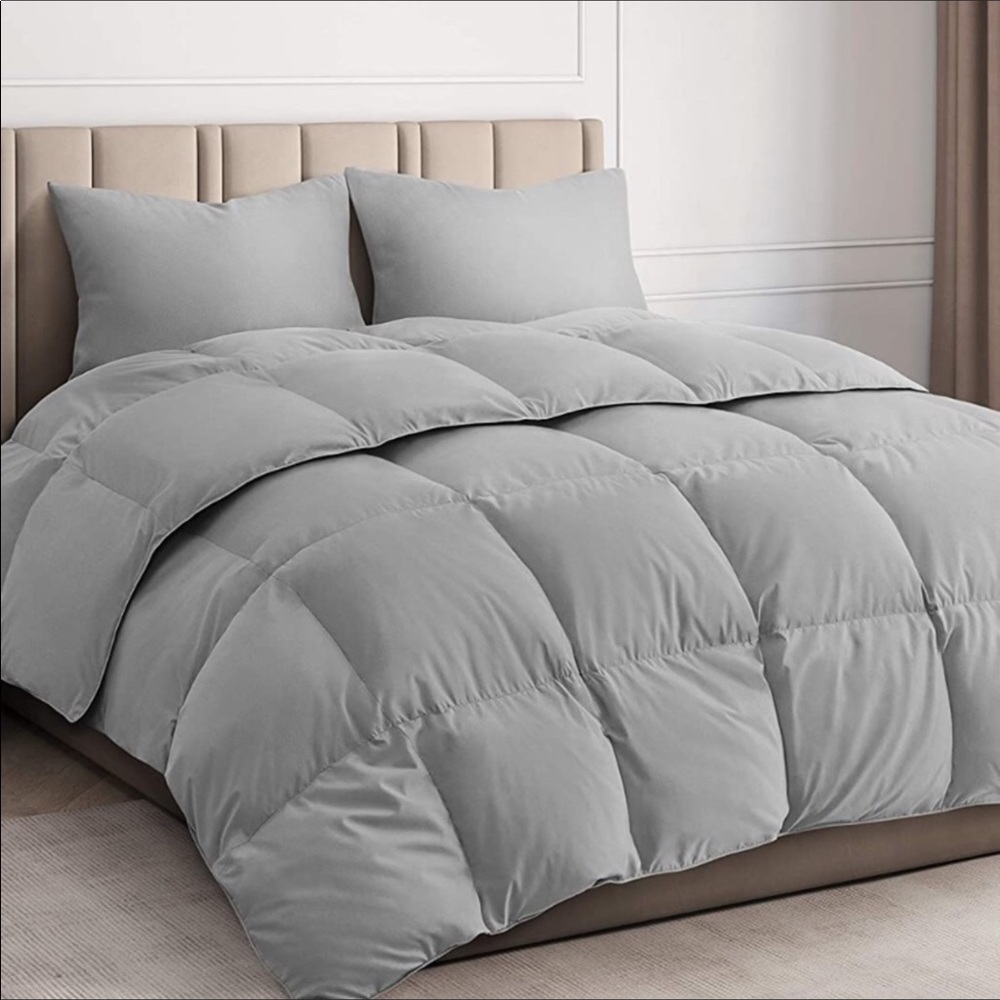 ๐ Comforter Gray Down Alternative New๐
Soft - Picture 1 of 4